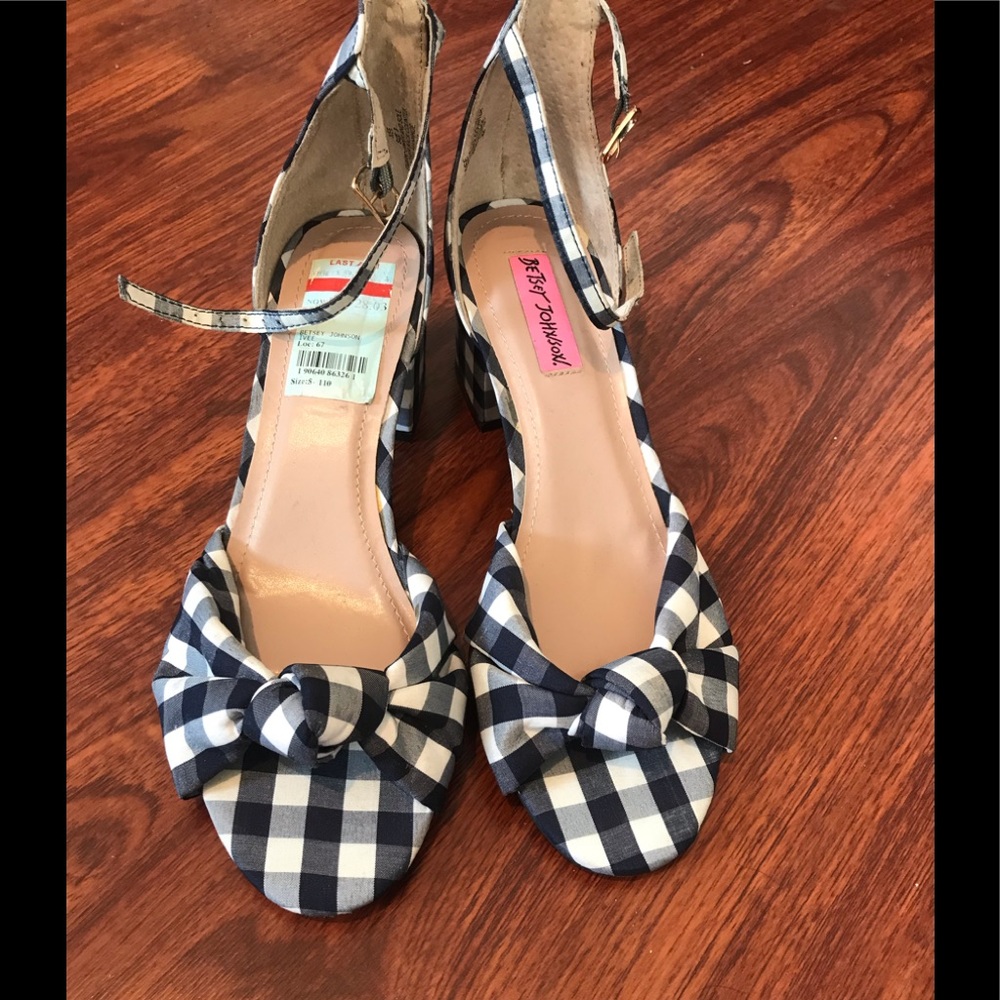 Betsey Johnson is gingham heels size 8